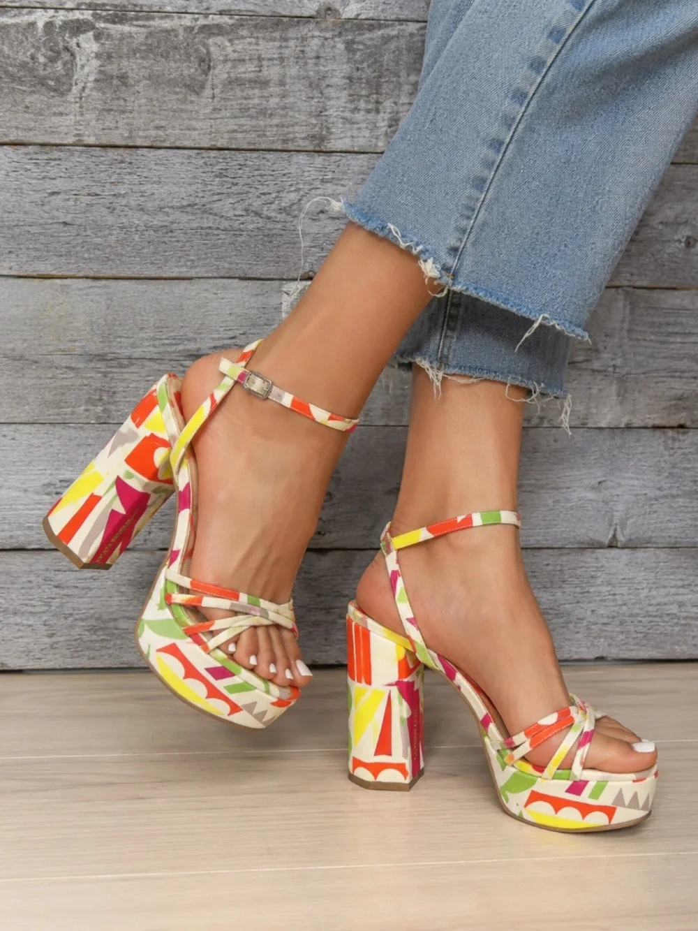 NWT Gianni Bini Parrish Strappy Platform Colorful Geo Print High Heel Sandals - Picture 1 of 5
